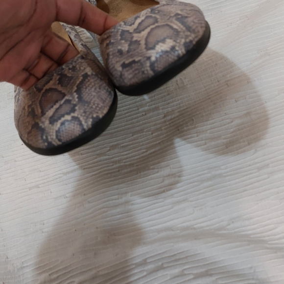 Snakeskin Patterned Women's Flats - Picture 7 of 9